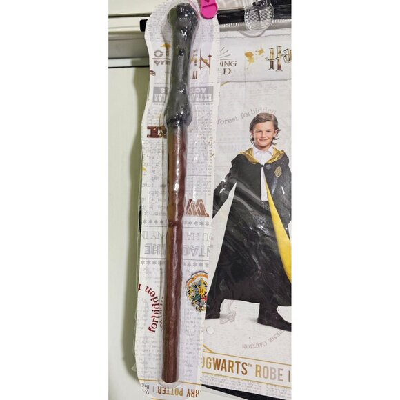 Harry Potter Hogwarts Kids Costume 7-8 Robe House Crests Hufflepuff Disguise - Picture 3 of 8